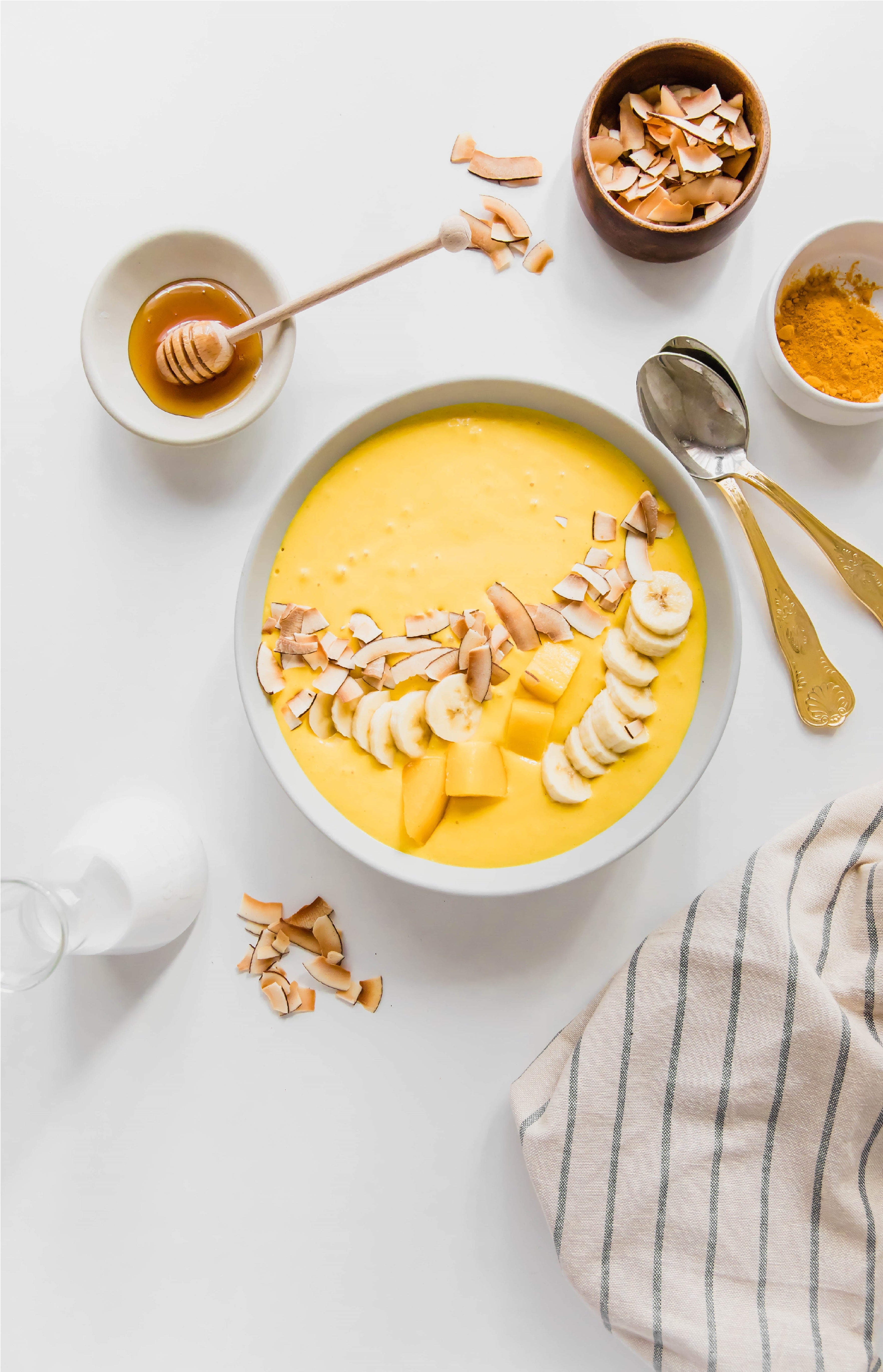 Creamy Coconut Turmeric Smoothie Bowl