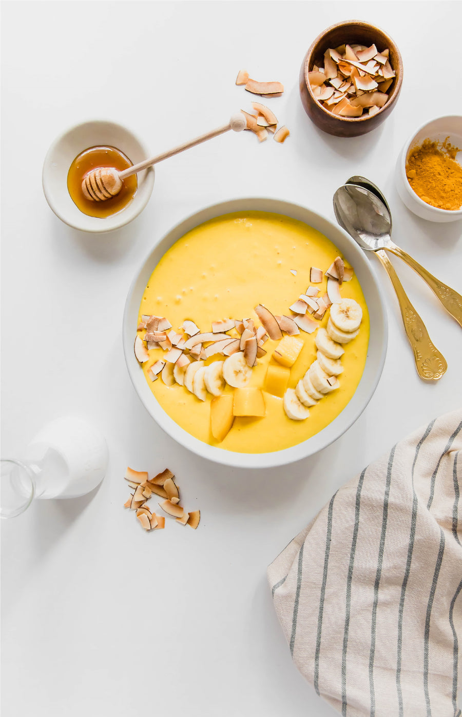 Creamy Coconut Turmeric Smoothie Bowl