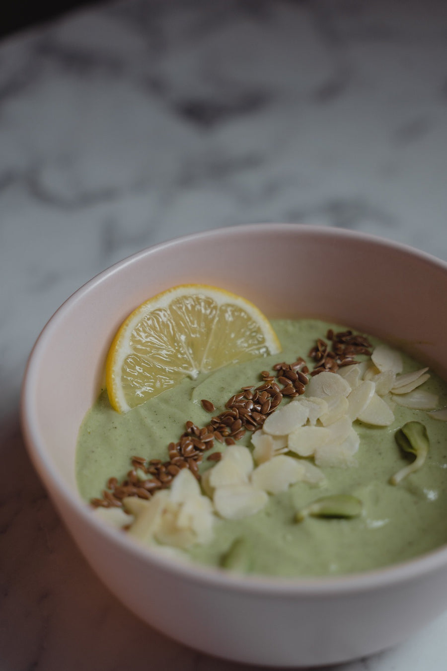 Recipe: Detoxifying Greens Smoothie Bowl